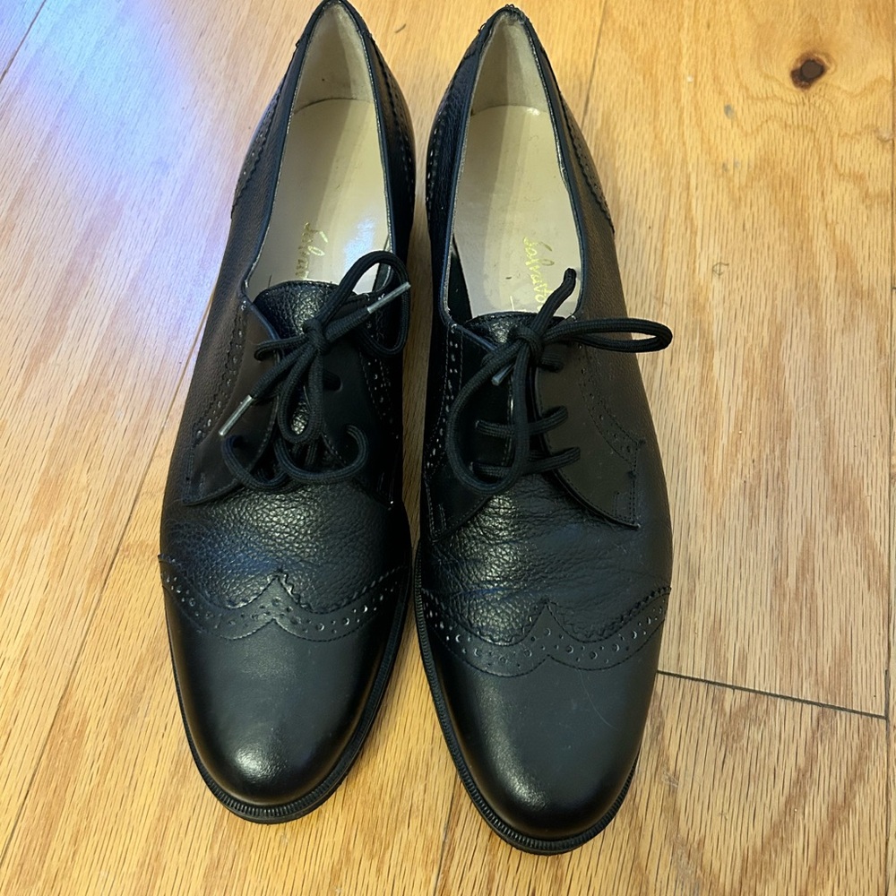 NWOT Salvatore Ferragamo black leather wingtips size 8